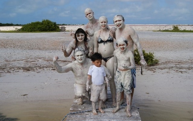 tour-por-las-coloradas-y-rio-lagartos-yucatan-bano-de-arcilla-min.jpg